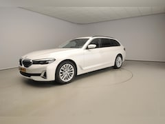 BMW 5-serie Touring - 520i | LED | Leder | Navigatie | Comfortzetels | Stoelverwarming | Chrome line | DAB | Hif