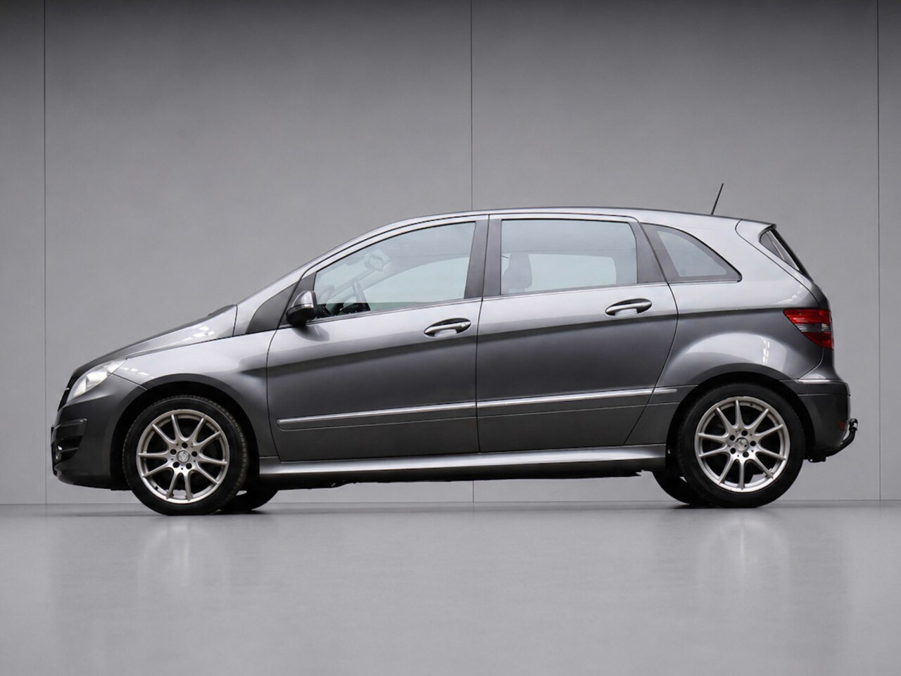 Mercedes-Benz B-klasse - 200 Sport (SCHUIFDAK,STOELVERWARMING,CLIMATE,CRUISE,TREKHAAK,AIRCO,SPORTSTOELEN,LM VELGEN, - AutoWereld.nl