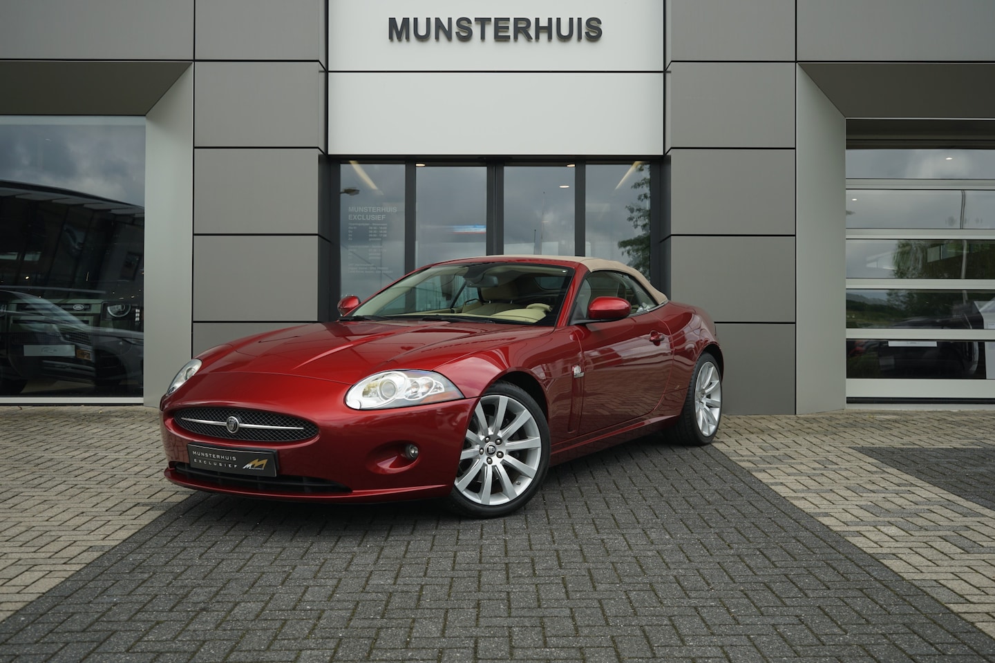 Jaguar XK - 4.2 V8 Convertible | Verwarmde stoelen | Cruise control | - AutoWereld.nl