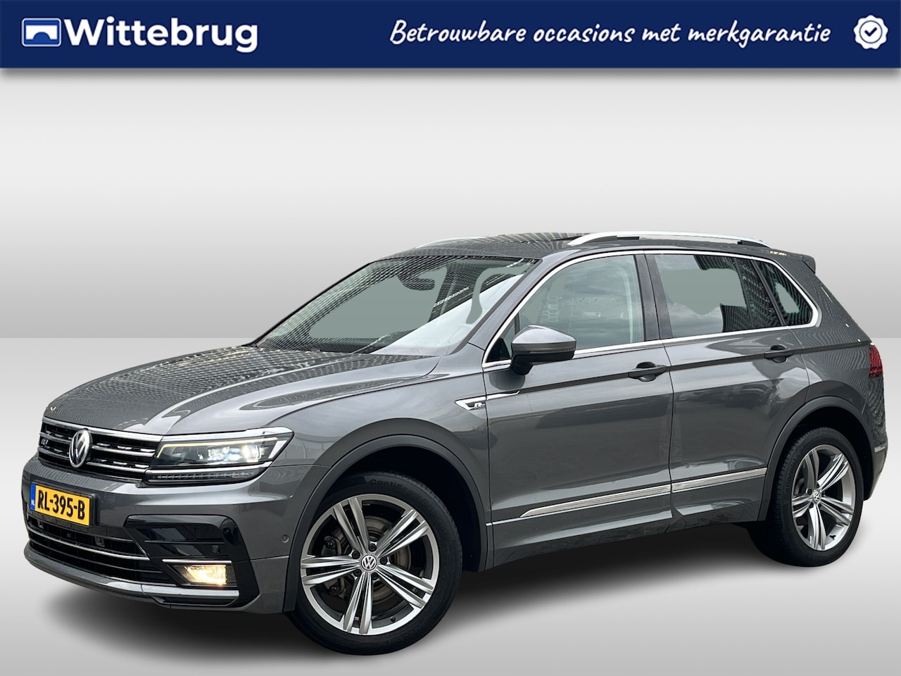 Volkswagen Tiguan - 2.0 TSI 4Motion 220pk Highline Business R / R-line Exterieur / Digitaal dashboard / Panora - AutoWereld.nl