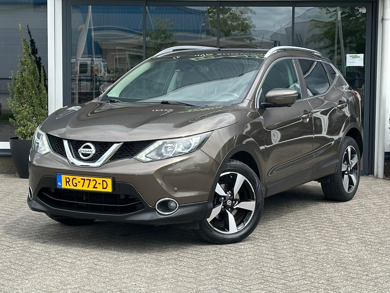 Nissan Qashqai - 1.2 Connect Edition / Pano / 360 Camera / 1Ste Eigenaar - AutoWereld.nl