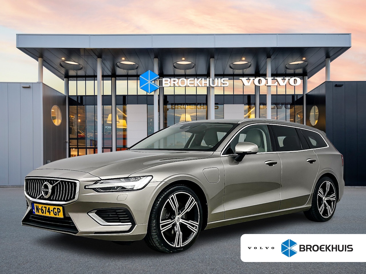 Volvo V60 - T6 Recharge Inscription | 19" | Trekhaak | Harman Kardon | 360 Camera | Full LED | Adaptie - AutoWereld.nl