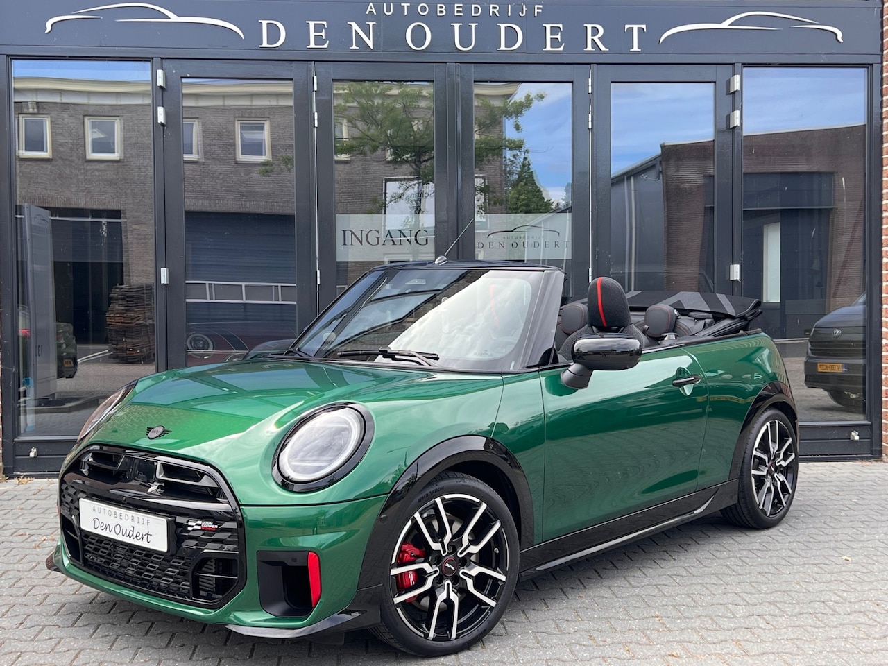 MINI Cabrio - 2.0 JCW John Cooper Works XL AUT. /  ALLE OPTIE'S 2025 - AutoWereld.nl