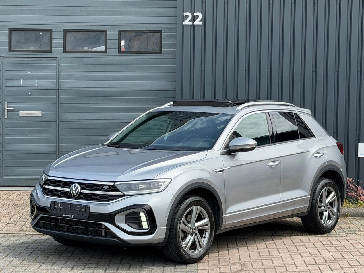 Volkswagen T-Roc - 1.5 TSI R-Line|Pano|Virtual|DSG|ACC|IQ-Light|Super Nette Wagen - AutoWereld.nl