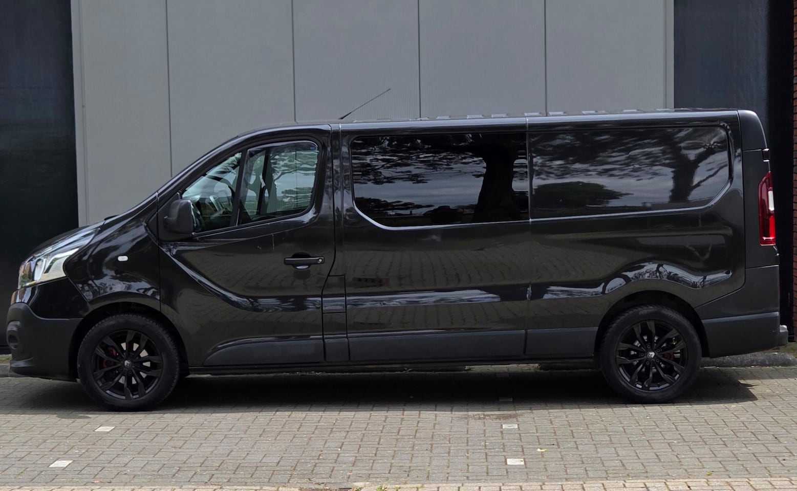 Renault Trafic - 1.6 dCi T29 L2H1 Comfort / 6 persoons / Groot onderhoud / Trekhaak / Org. NL / - AutoWereld.nl