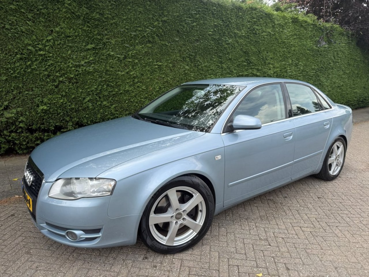 Audi A4 Limousine - 3.2 FSI Automaat Schokt soms Auto is rijdbaar - AutoWereld.nl