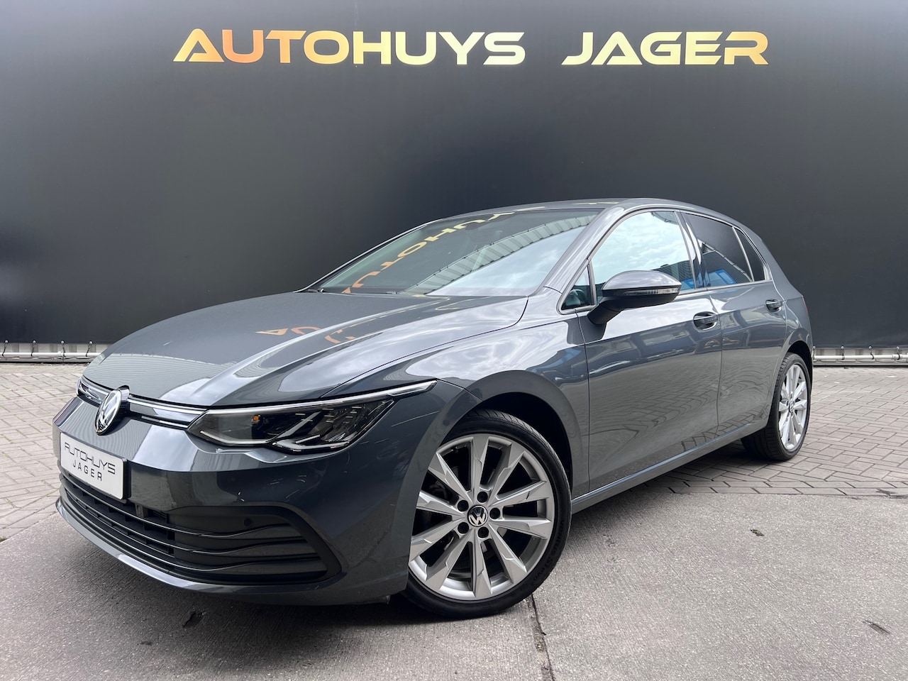 Volkswagen Golf - 1.0 TSI Life Business - Sfeerverlichting Parkeersensoren Carplay - AutoWereld.nl