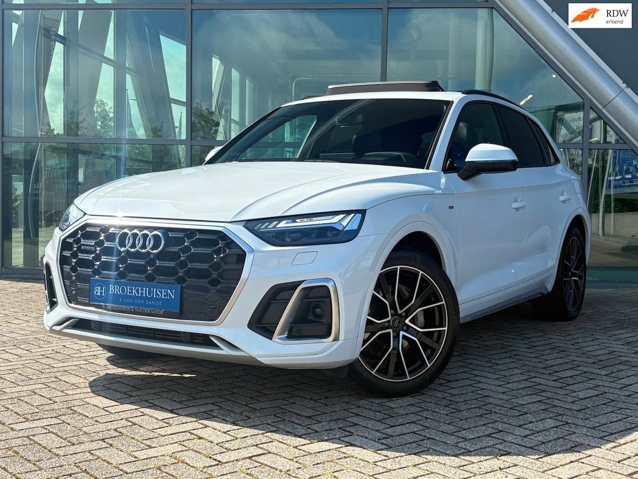 Audi Q5 - 55 TFSI e S-Line Facelift 367pk Luchtvering / Panoramadak / Elekt. Trekhaak - AutoWereld.nl