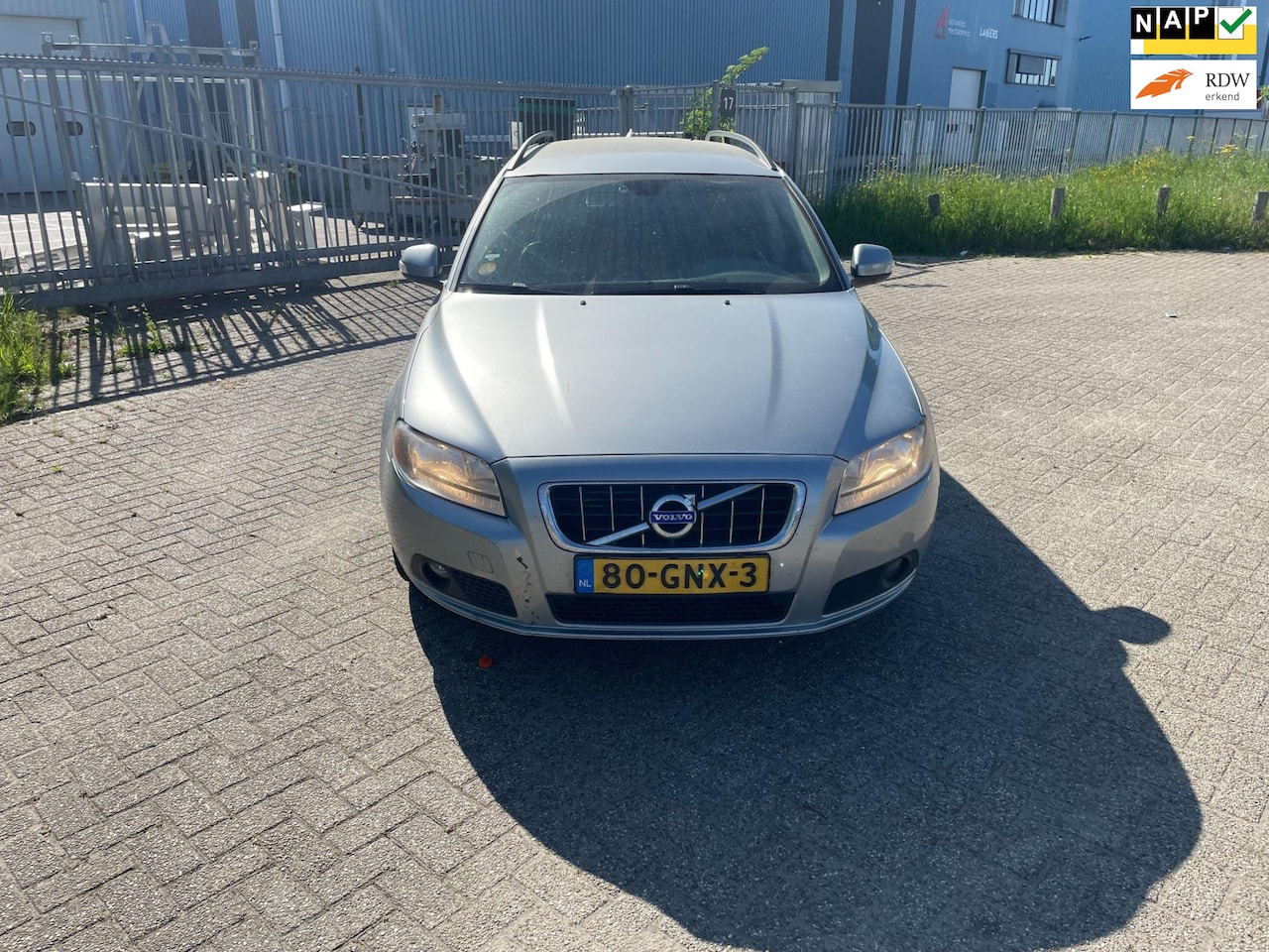 Volvo V70 - 2.4 D5 Momentum AUTOMAAT !!! - AutoWereld.nl
