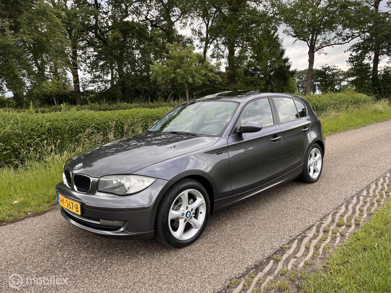 BMW 1-serie - 118i LCI | Schuifdak | Stoelverwarming | Cruise - AutoWereld.nl