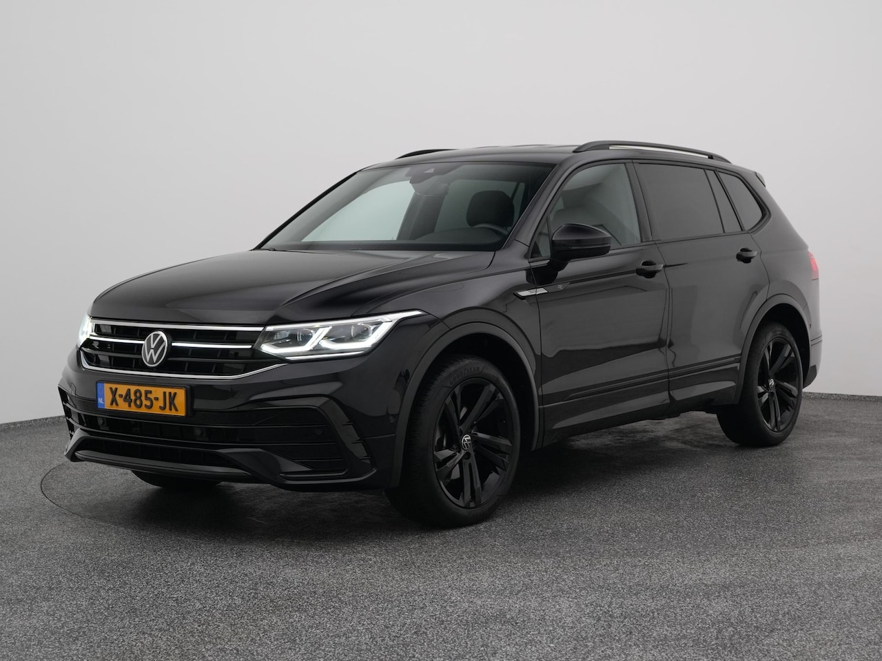 Volkswagen Tiguan Allspace - 1.5 TSI R-Line Business | CAMERA | ADAPTIVE | STOEL- EN STUURVERW. | TREKHAAK - AutoWereld.nl