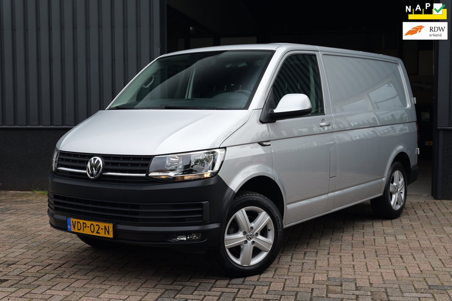 Volkswagen Transporter - 2.0 TDI L1H1 Highline|Leder|NAP - AutoWereld.nl