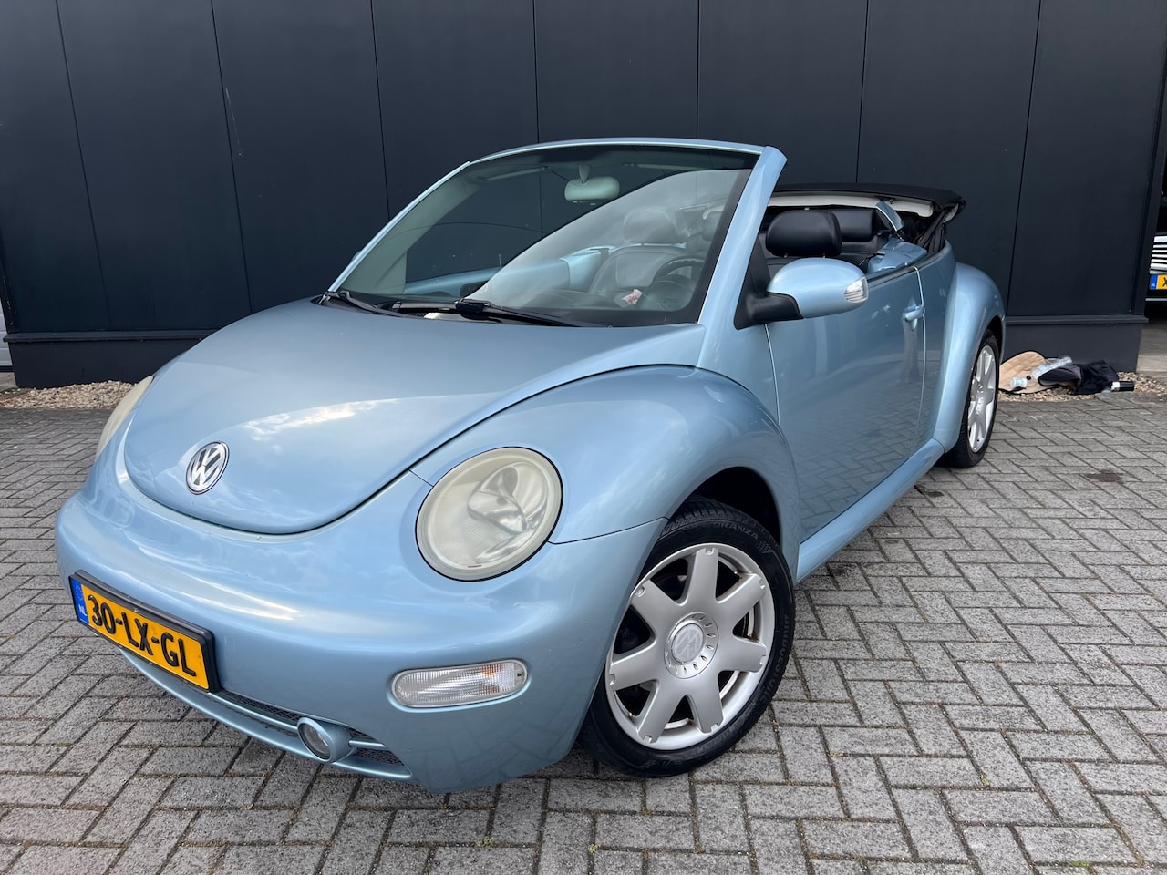 Volkswagen New Beetle Cabriolet - 2.0 '03 Leer/lmv/ElecDak/stlverw - AutoWereld.nl