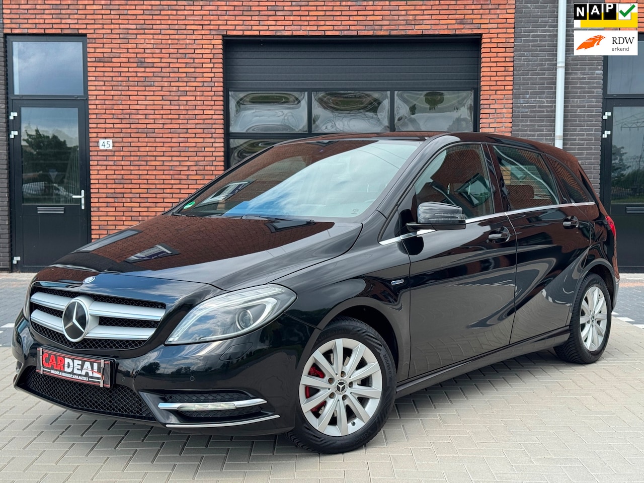 Mercedes-Benz B-klasse - 180 Ambition|AIRCO|LEDER|NAVI|PDC|APK - AutoWereld.nl