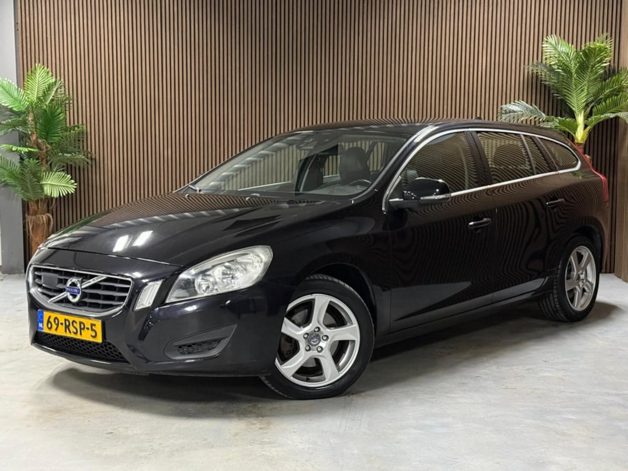 Volvo V60 - 1.6 T4 Momentum 1.6 T4 Momentum - AutoWereld.nl