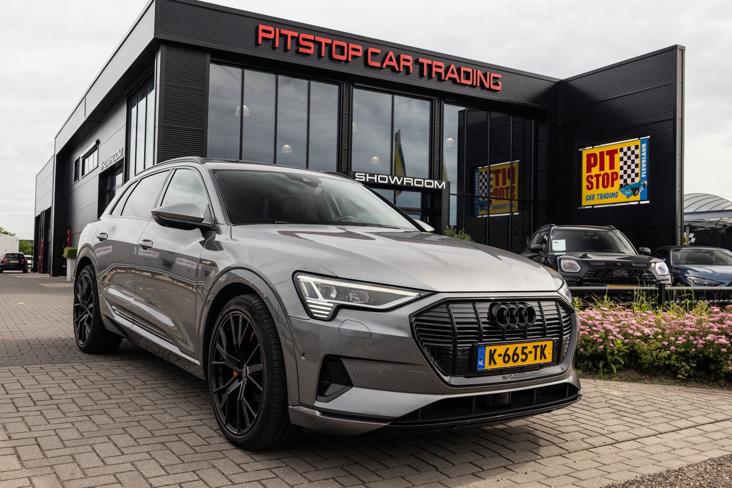 Audi e-tron - E-tron 55 quattro S-Line, 95 kWh, Pano, Trekhaak, Black Optic, Leder! - AutoWereld.nl