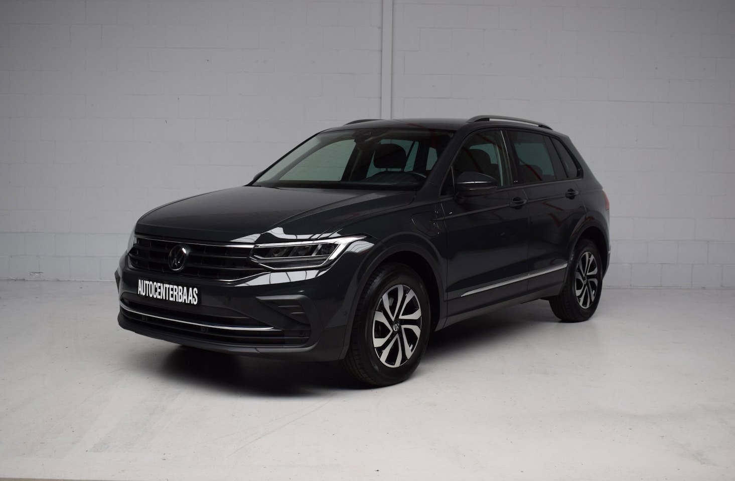 Volkswagen Tiguan - 1.4 TSI eHybrid SOH / VIRTUAL / EL.TREKHAAK / SFEERVERLICHTING / CARPLAY - AutoWereld.nl
