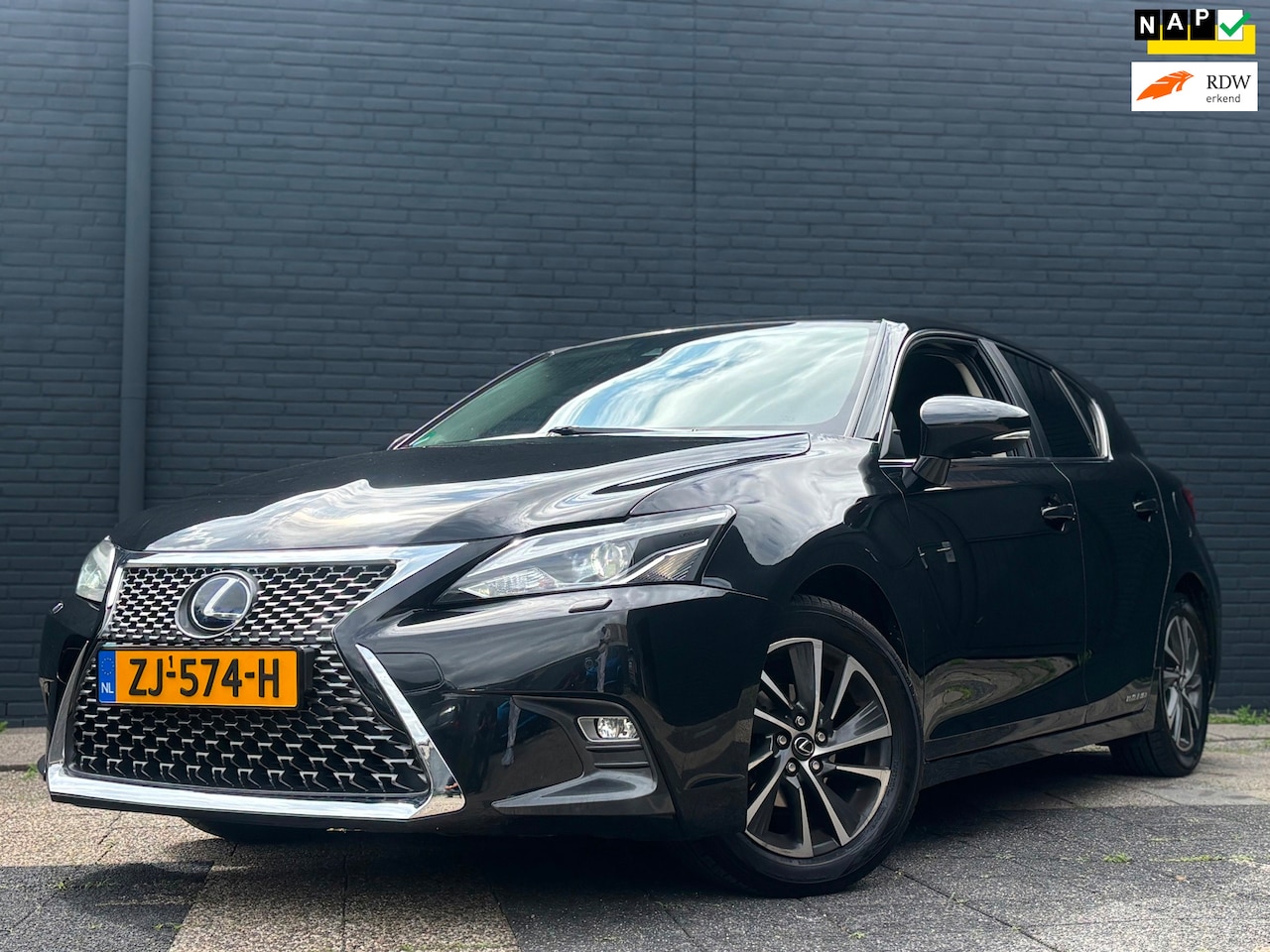 Lexus CT 200h - Edition 30 | Premium Navi | Camera | LED | Safety System - AutoWereld.nl