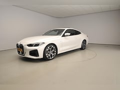 BMW 4-serie Coupé - 420i | M-Sportpakket | LED | Navigatie | Schuifdak | Sportstoelen | Stoelverwarming | DAB