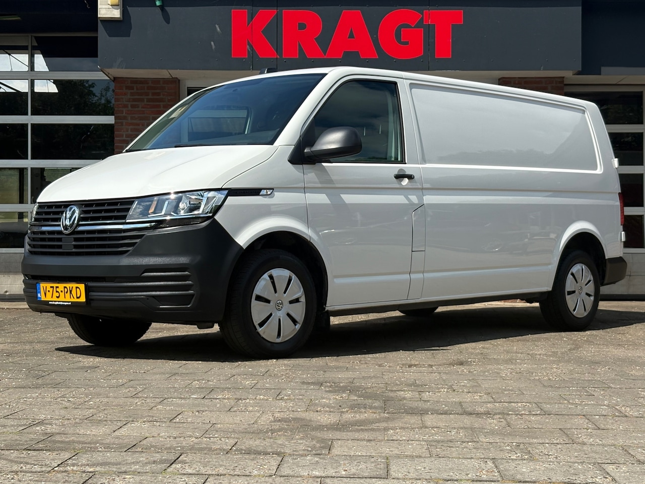 Volkswagen Transporter - 2.0 TDI L2H1 150PK!|DSG Automaat|cruise control|airco|achteruitrijcamera|apple carplay|dri - AutoWereld.nl