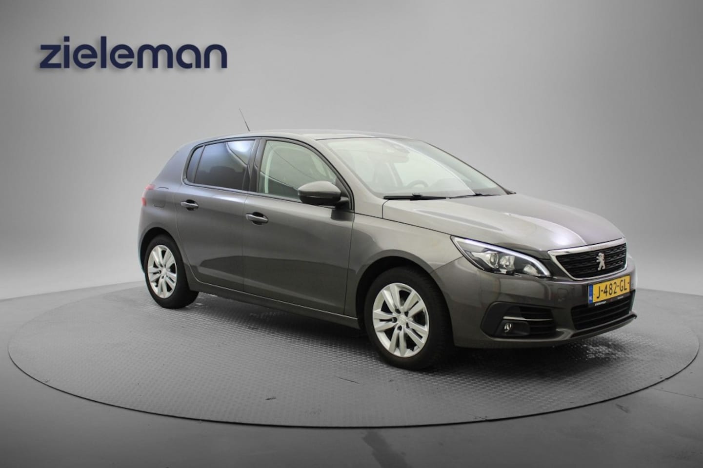 Peugeot 308 - 1.2 PureTech Executive - Panorama, Carplay, Cruise, Clima, Trekhaak - AutoWereld.nl