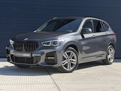 BMW X1 - sDrive18i High Executive M SPORT / Navi / Camera / Leder / sfeer verlichting