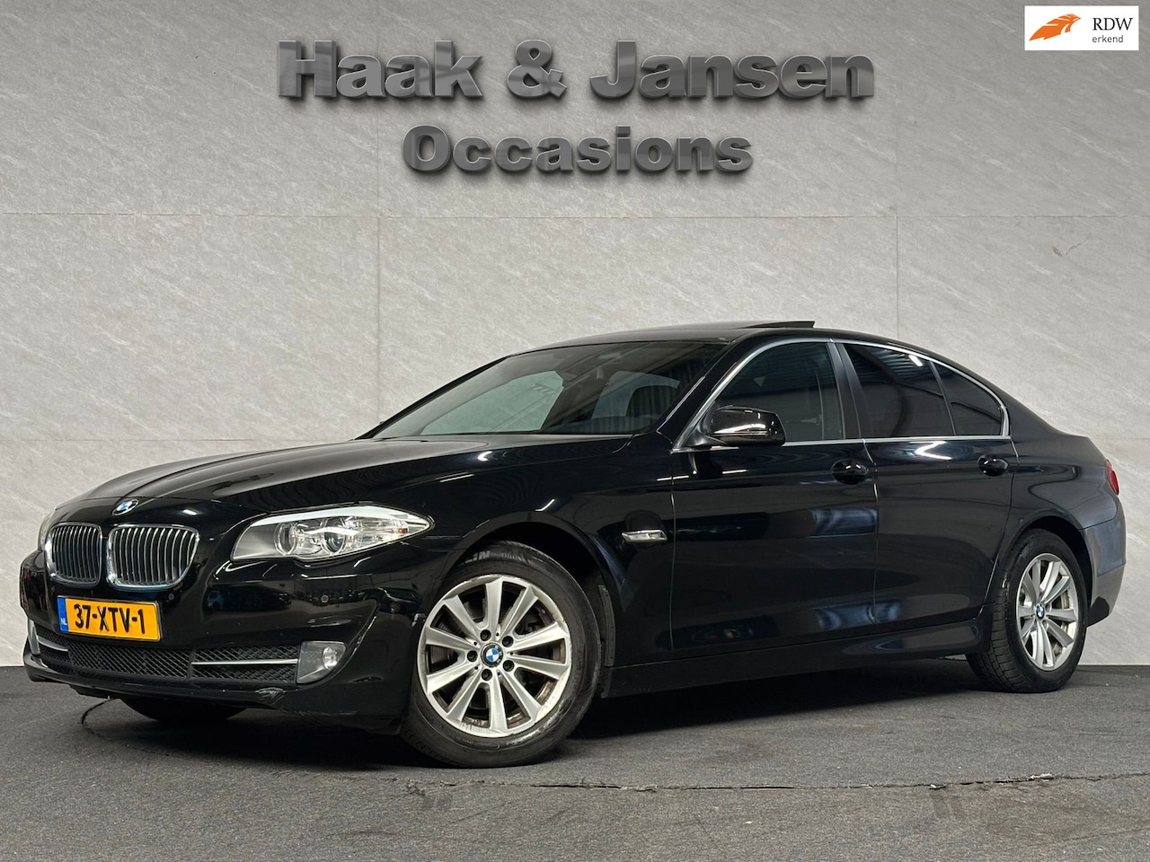BMW 5-serie - 520i Executive - Pano - Navi - Cruise - NAP - AutoWereld.nl