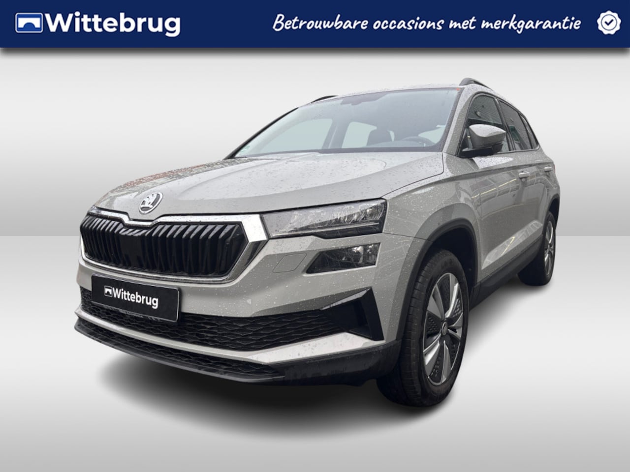 Skoda Karoq - 1.0 TSI 110pk Ambition TOUR / Navigatie by APP / LM 17 inch / Parkeersensoren A / LED / We - AutoWereld.nl