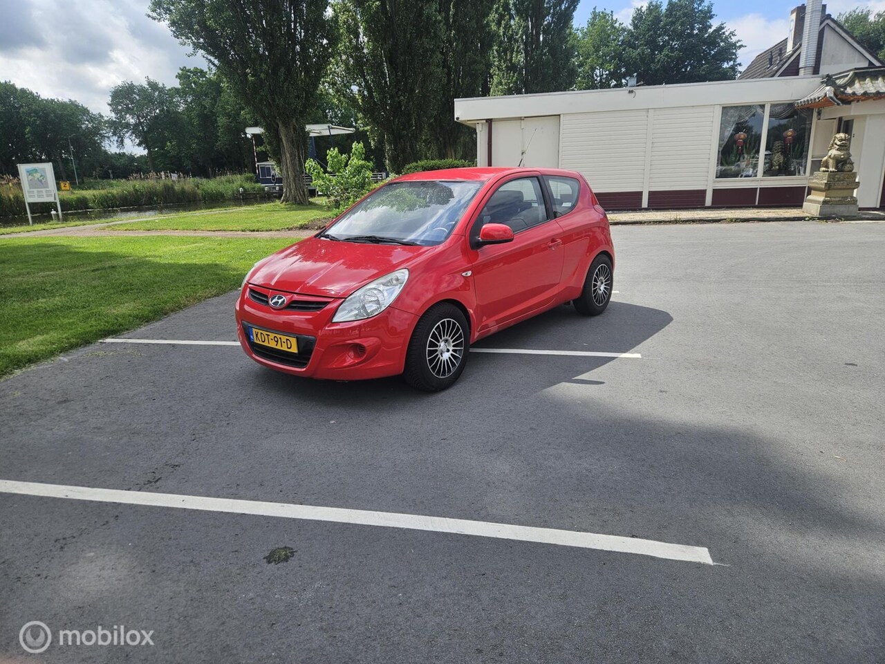 Hyundai i20 - 1.2i Business Edition airco lm wielen el ramen