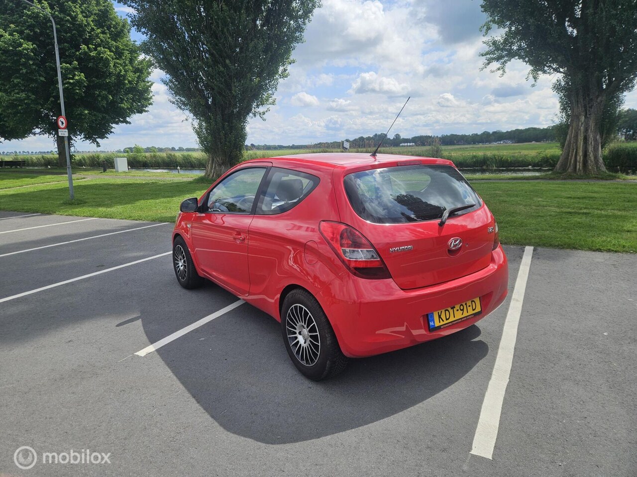Hyundai i20 - 1.2i Business Edition airco lm wielen el ramen