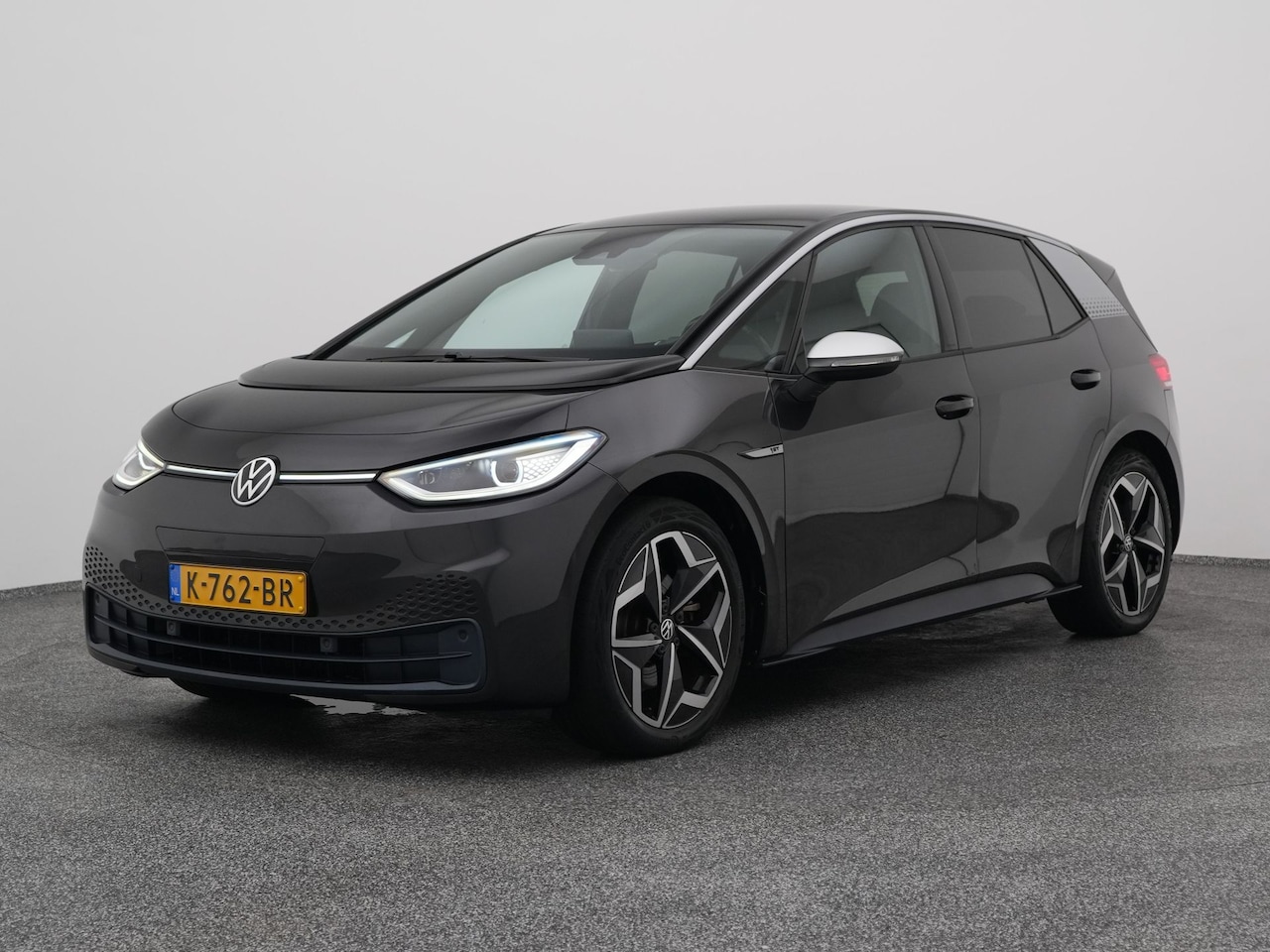 Volkswagen ID.3 - First Plus 58 kWh | CAMERA | ADAPTIVE | STOEL- EN STUURVERW. - AutoWereld.nl
