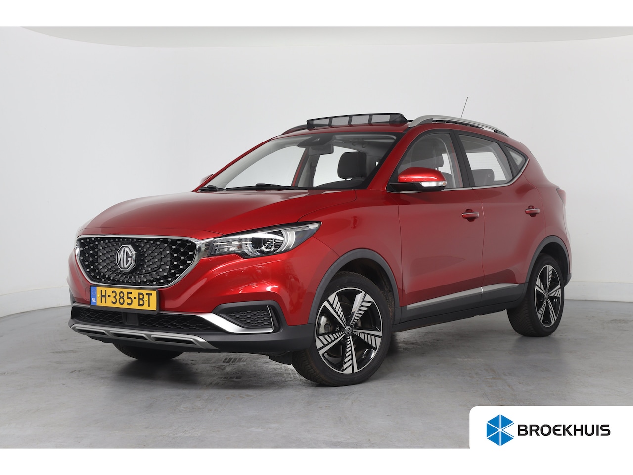 MG ZS - Luxury 45 kWh | Panoramadak | Adaptive Cruise | Climate Control | Keyless | Lederen bekled - AutoWereld.nl