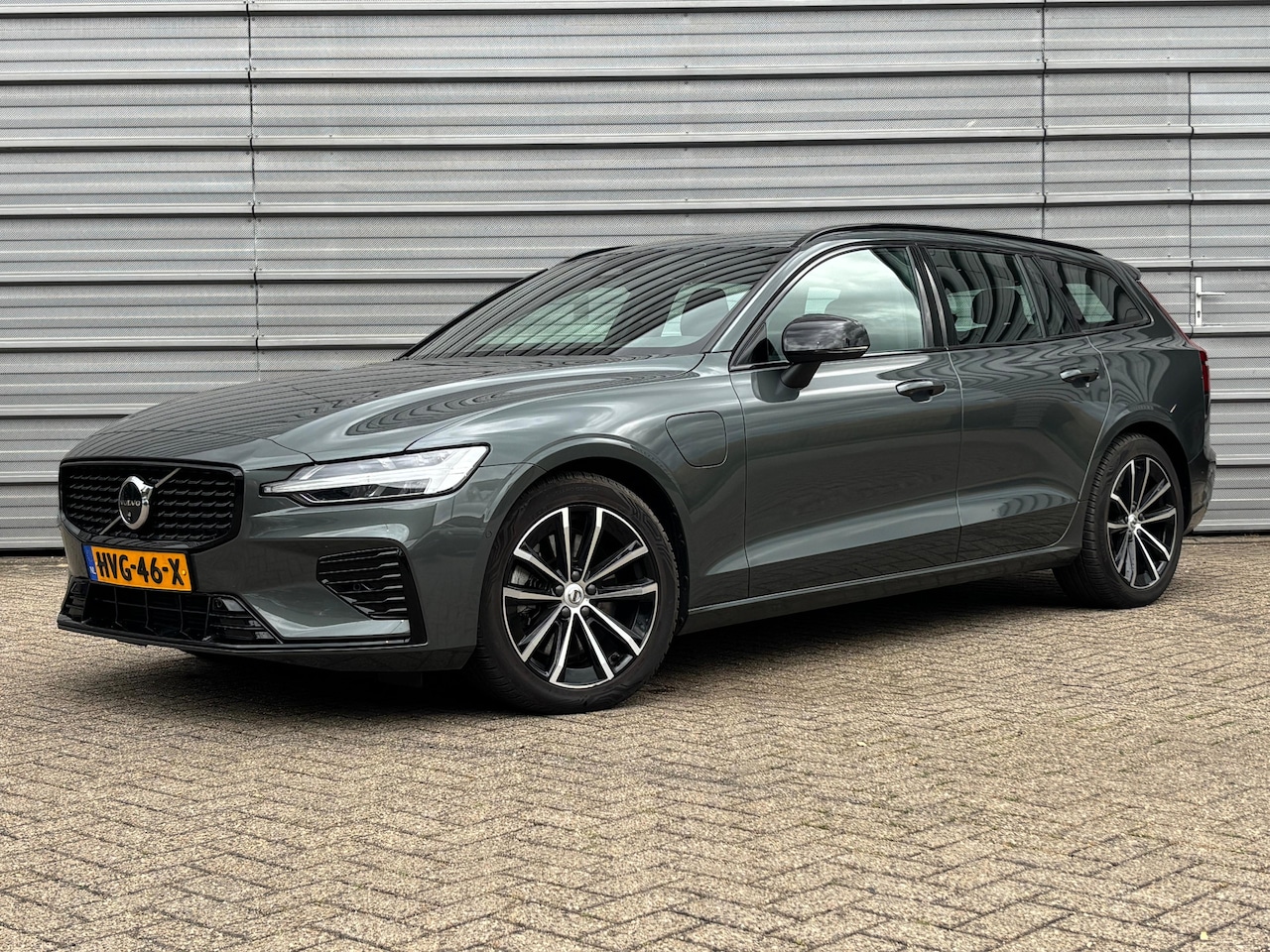 Volvo V60 - T6 350PK Plus Dark | 360° | Trekhaak | Stoel- & stuurverw. | HK Audio | Adap Cruise - AutoWereld.nl