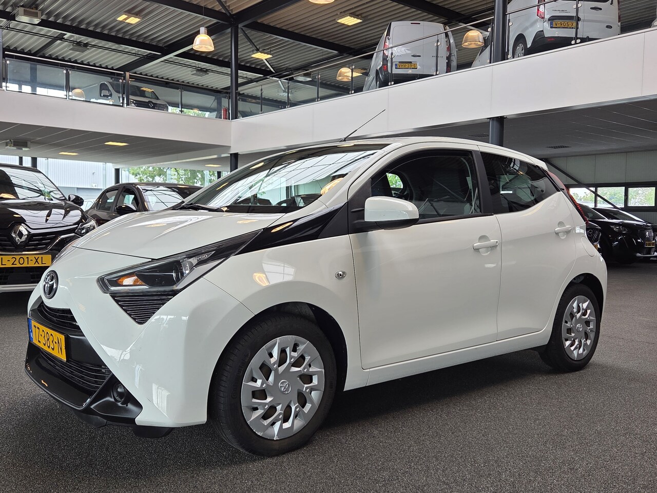 Toyota Aygo - 1.0 VVT-i x-play limited 1.0 VVT-i x-play limited - AutoWereld.nl