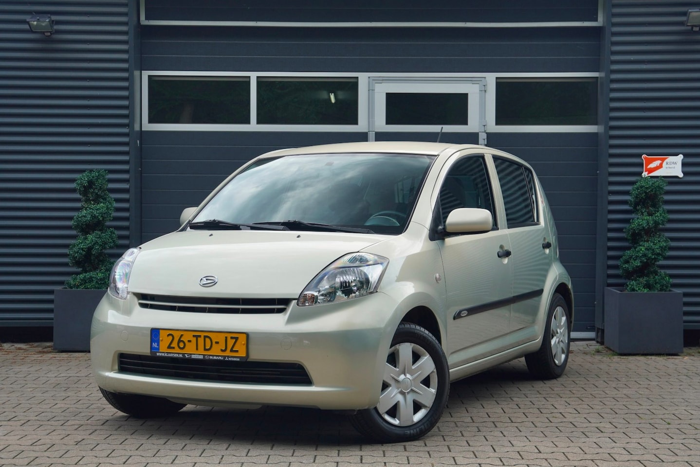 Daihatsu Sirion 2 - 1.3-16V 5DRS Comfort AUTOMAAT AIRCO TREKHAAK NAP - AutoWereld.nl