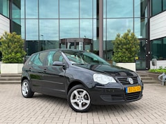 Volkswagen Polo - 1.4-16V Comfortline | AUT. | Nieuwe APK