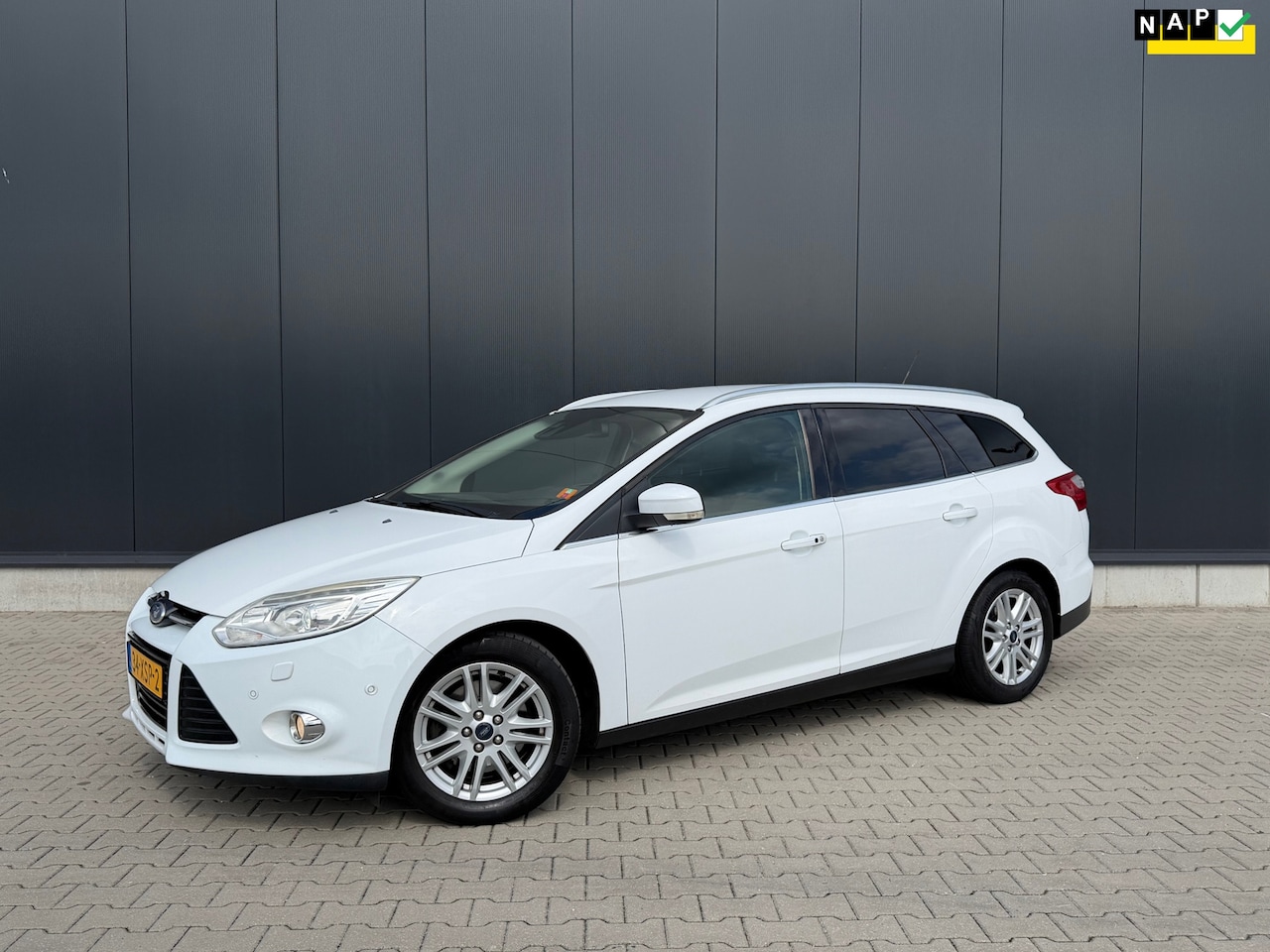 Ford Focus Wagon - 1.6 EcoBoost Titanium Keyless - AutoWereld.nl