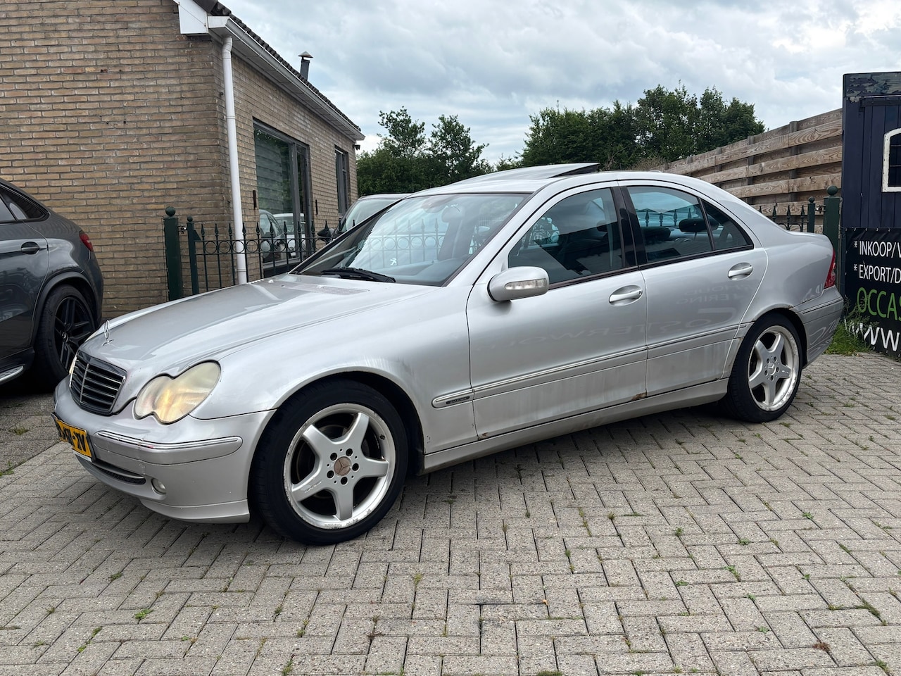 Mercedes-Benz C-klasse - 180 Elegance hok op wielen maar rijd perfect - AutoWereld.nl
