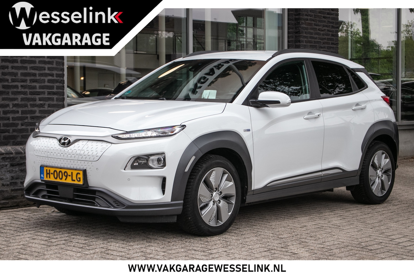 Hyundai Kona Electric - EV Premium 64 kWh - Stoelventilatie | Achterbankverw. | Adpt. cruise - AutoWereld.nl
