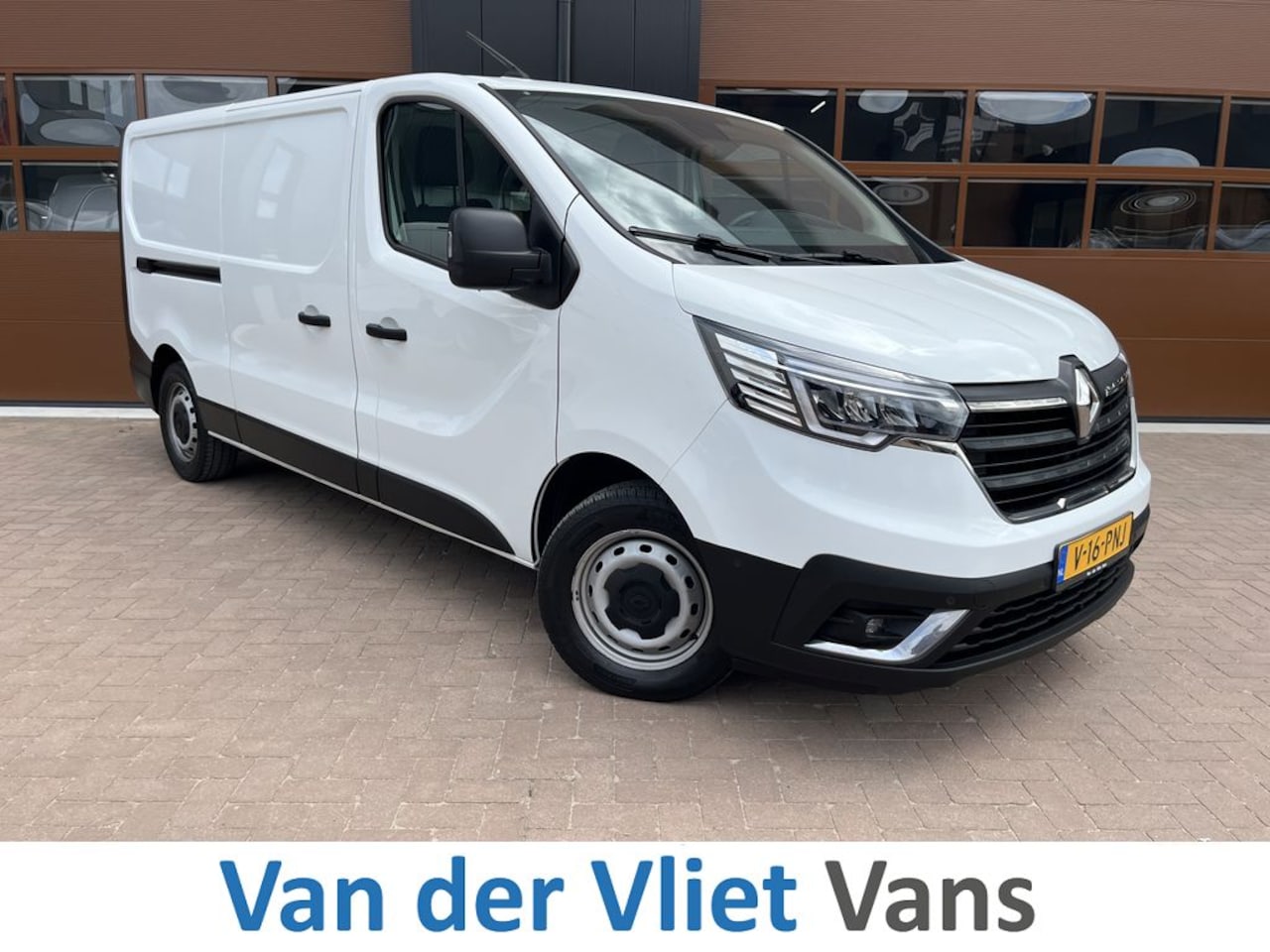 Renault Trafic - 2.0 dCi E6 130pk L2 Comfort 3p BPM Vrij! Lease €338 p/m, PDC, Led, Airco, Trekhaak, Cruise - AutoWereld.nl
