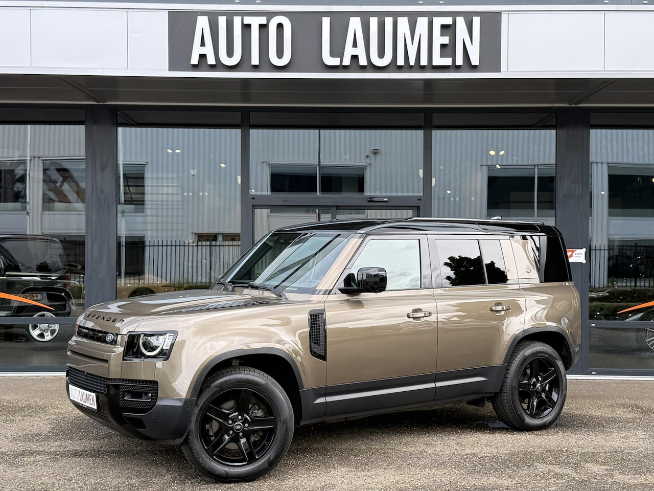 Land Rover Defender 110 - 3.0 D200 MHEV SE Black Pack Grijs Kenteken Panodak Luchtvering 20 Inch Leder Meridian - AutoWereld.nl