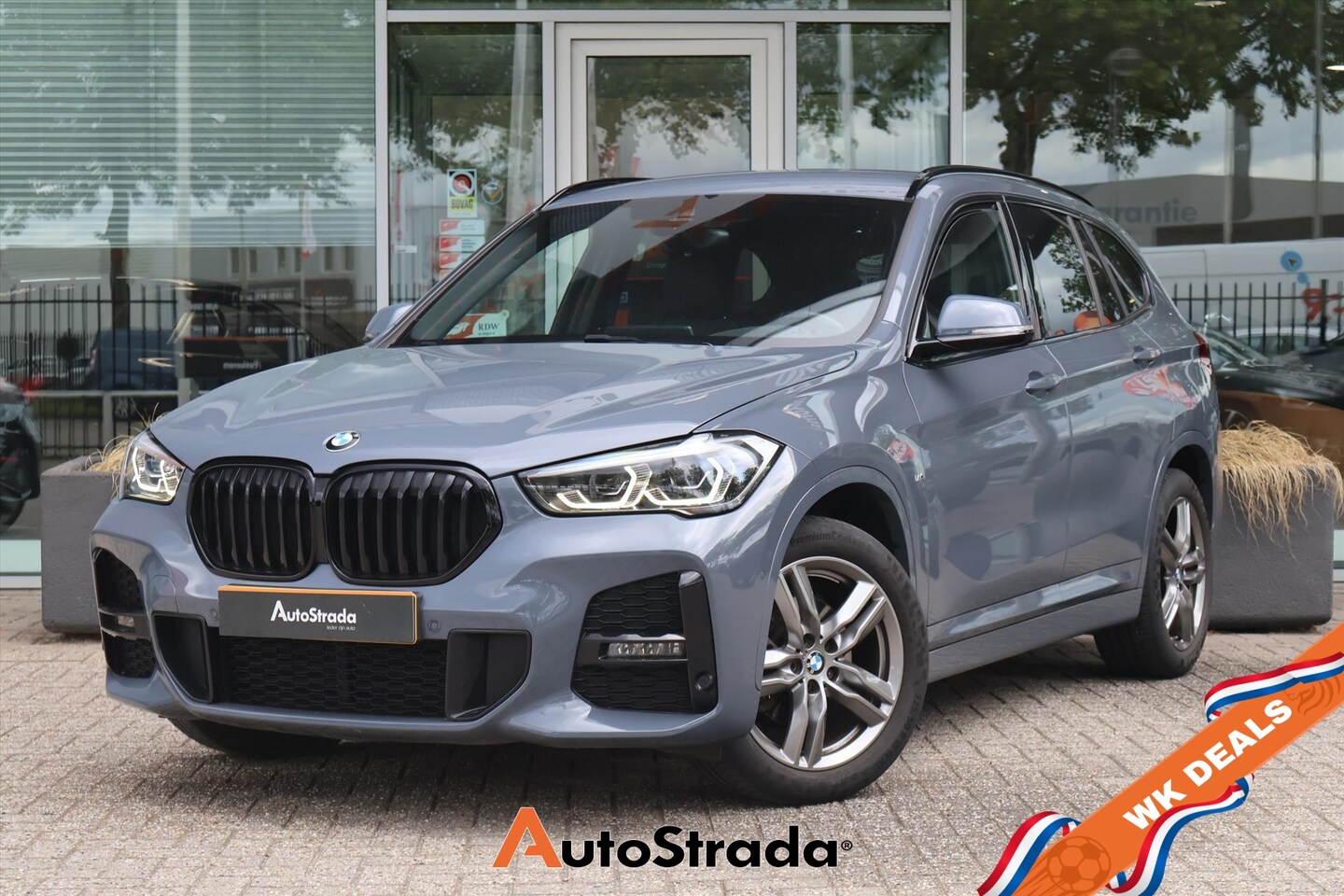 BMW X1 - (f48) sDrive18i M-Sport | Stormbay | LED | Navigatie | Cruise | Climate | Sfeerverlichting - AutoWereld.nl