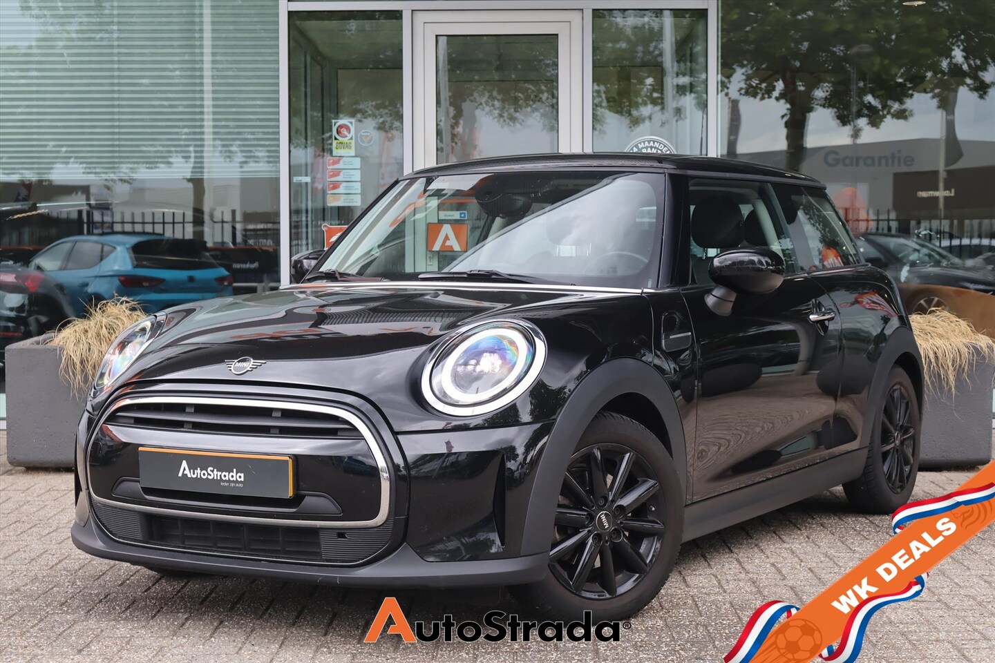 MINI 3-Deurs - Mini (f56) 1.5 Business Edition 102pk | Automaat | Sfeer | Navigatie | LED | Carplay | Uni - AutoWereld.nl