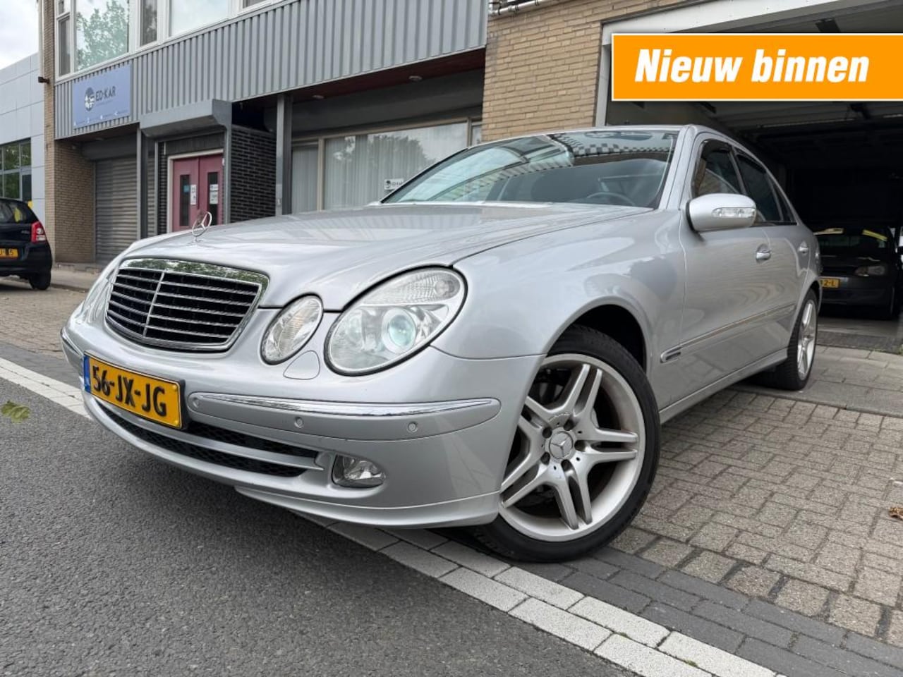 Mercedes-Benz E-klasse - 320 Avantgarde LEER DAK KEYLESS VOLL OPTIES NAP APK 3-2027 YOUNGTIMER - AutoWereld.nl