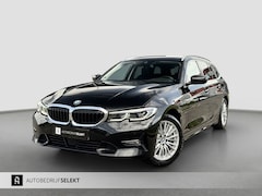 BMW 3-serie Touring - 330e xDrive | Laser | Trekhaak | Head Up | 360 | Sfeerverlichting | Dodehoek | 1e eigenaar