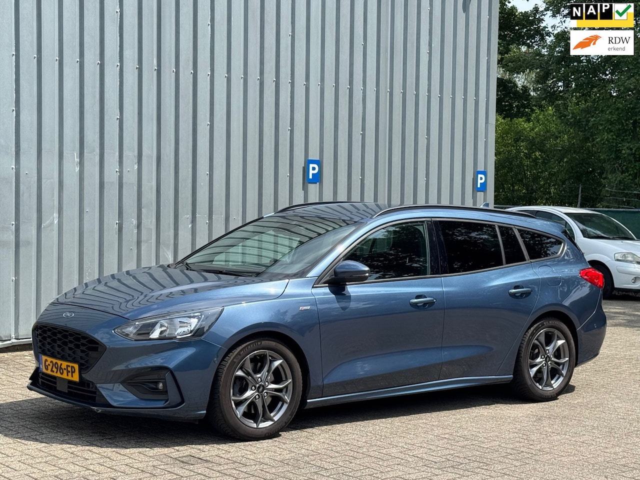 Ford Focus Wagon - 1.5 EcoBoost Automaat / ST Line Business / Carplay / Stuur+Stoelverw - AutoWereld.nl