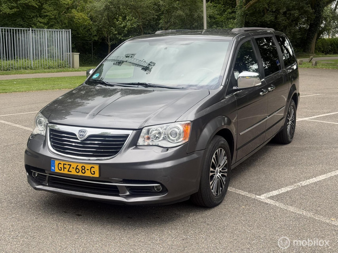 Lancia Voyager - 2.8 Multijet Platinum / EXPORT PRIJS / - AutoWereld.nl