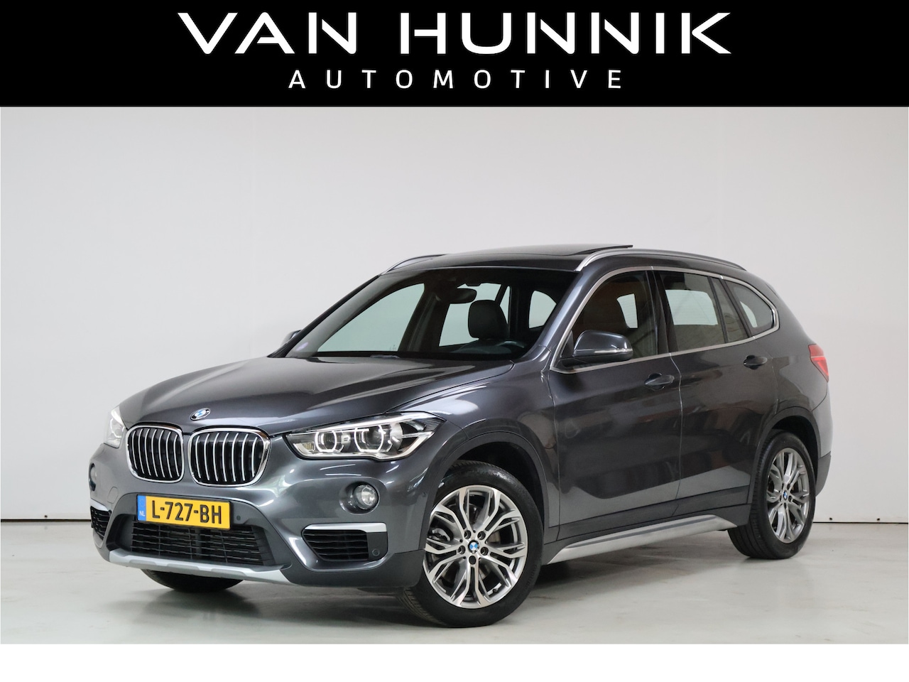 BMW X1 - sDrive20i High Ex | Pano | H&K | Trekhaak | Leder | Cruise | Navi - AutoWereld.nl