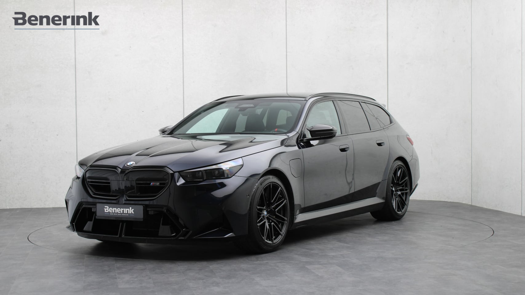 BMW M5 - Touring | M Drivers Package | Akrapovic | Stoelventilatie | Bowers & Wilkins | Trekhaak | - AutoWereld.nl