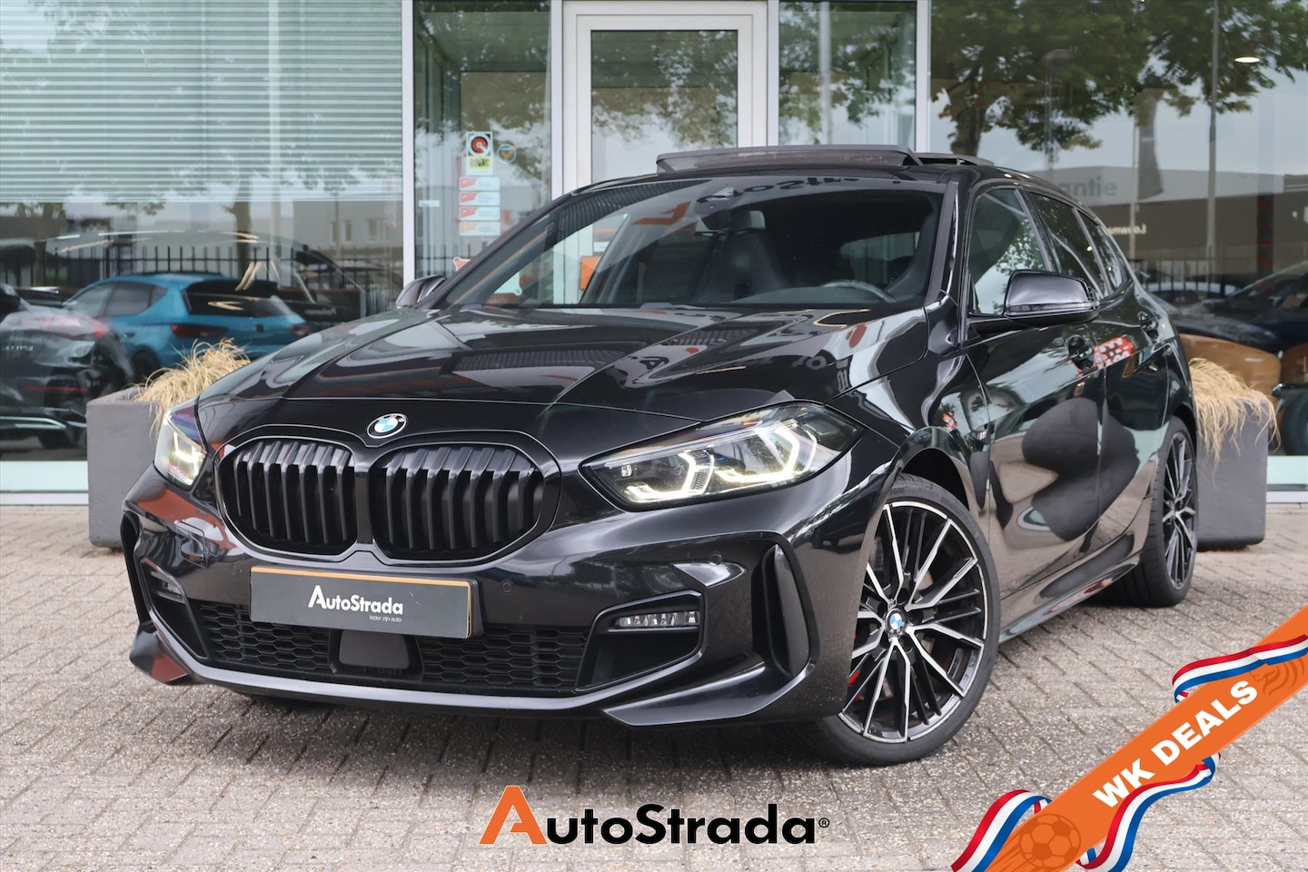 BMW 1-serie - (f40) 118i M-Sport 136pk | Leder | Kuipstoelen | LED | Sfeer | Pano | Navigatie | Carplay - AutoWereld.nl
